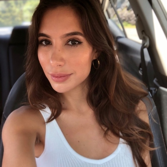 Meet your Posher, Beatriz - Picture 1 of 1